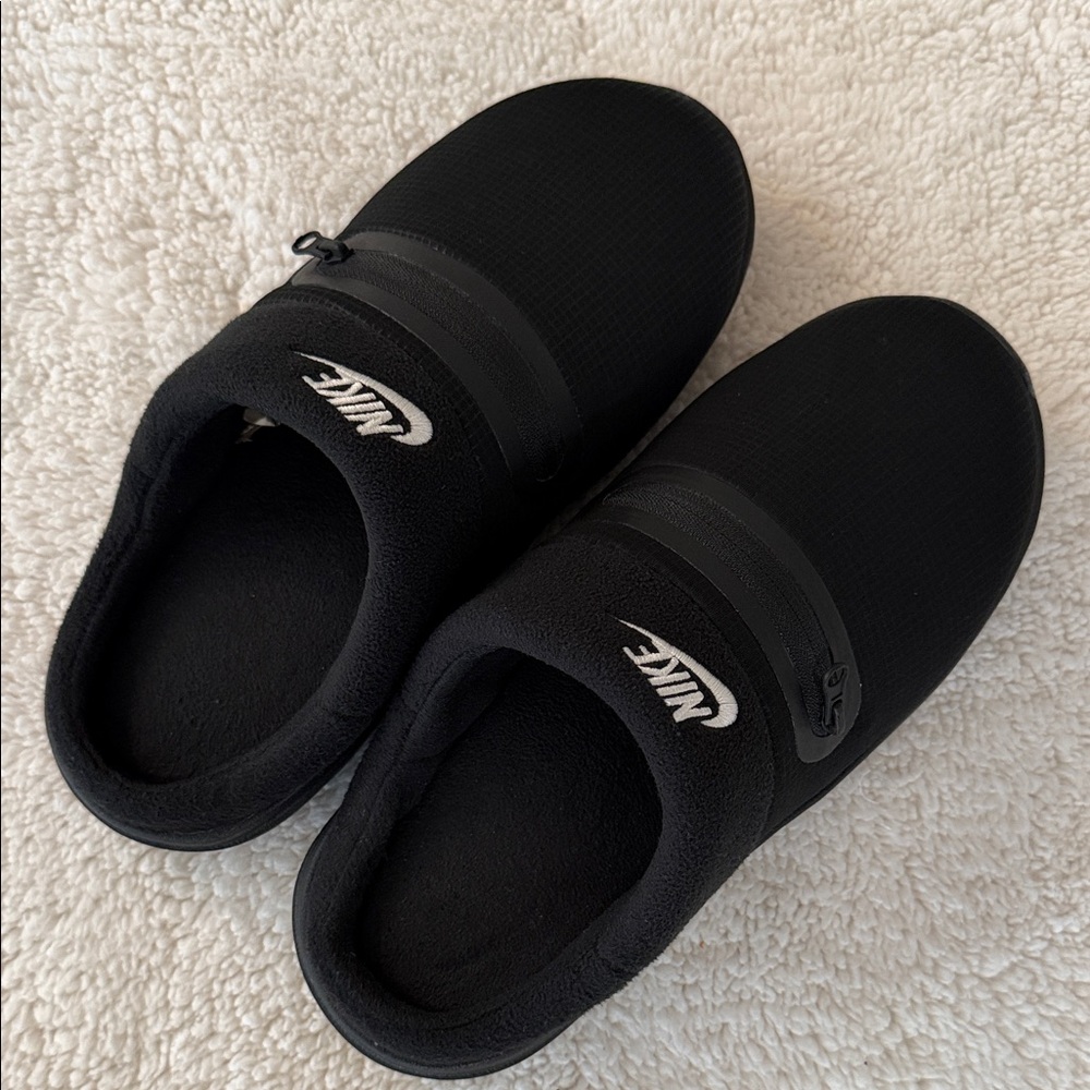 Nike Burrow Slippers Size 7.